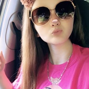 Meet your Posher, Hunter